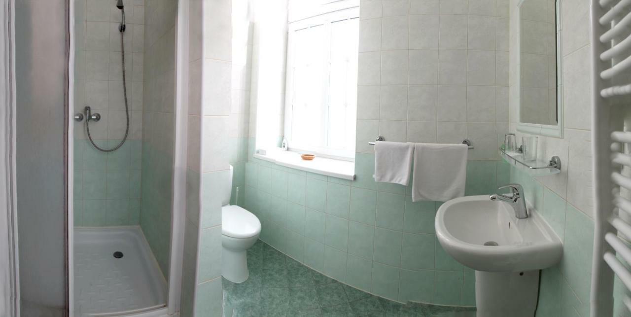 Lázně Bohdaneč Penzion Tillerova Vila מראה חיצוני תמונה